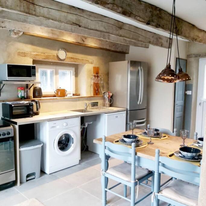 Beautiful 2 Bed Cottage With Swimming Pool Pageas Exterior photo