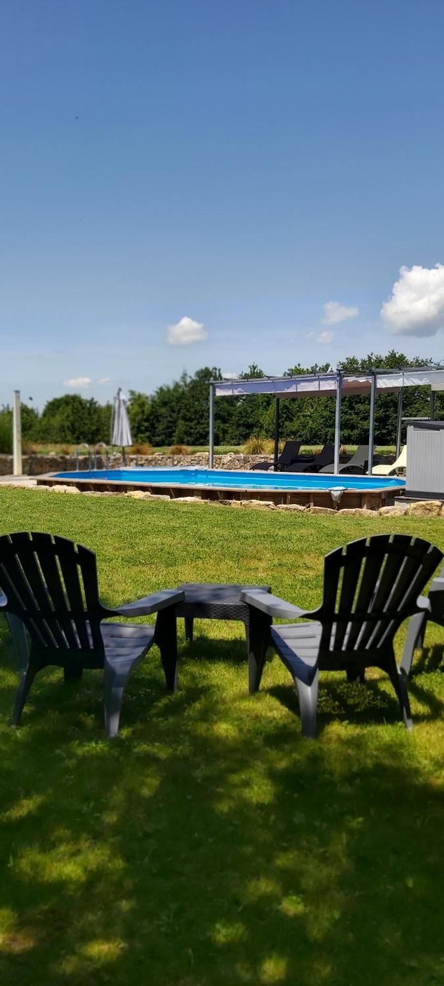 Beautiful 2 Bed Cottage With Swimming Pool Pageas Room photo