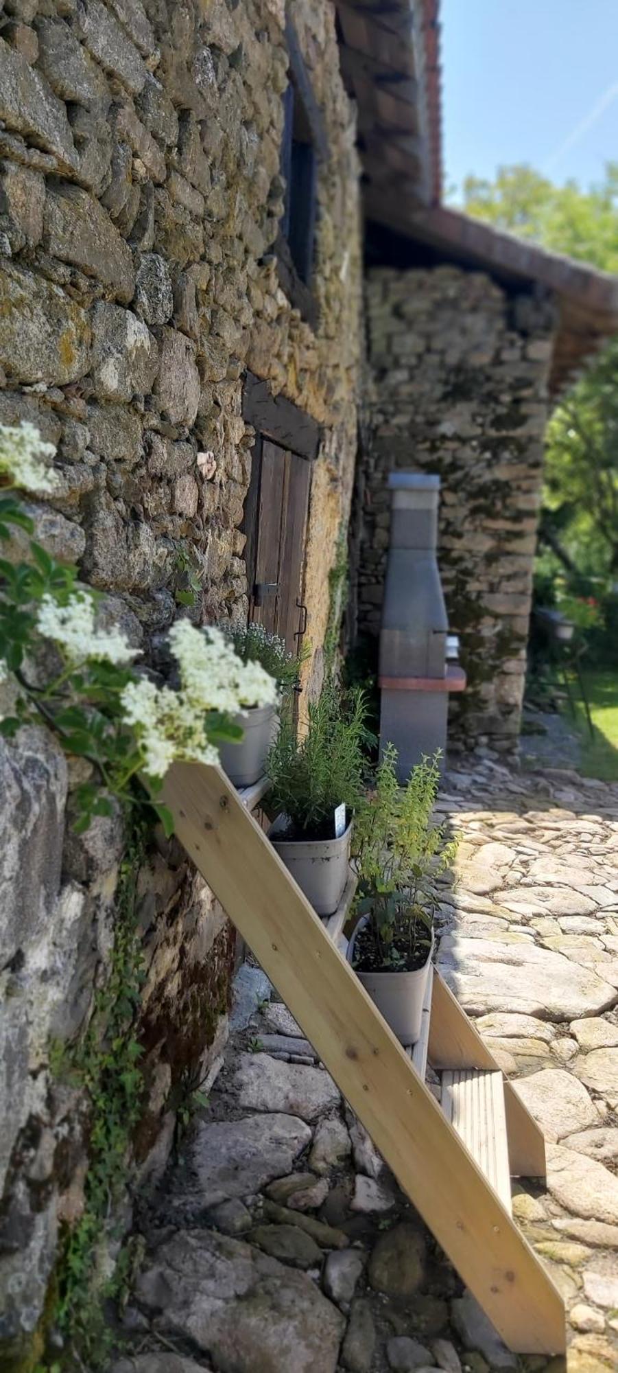 Beautiful 2 Bed Cottage With Swimming Pool Pageas Room photo