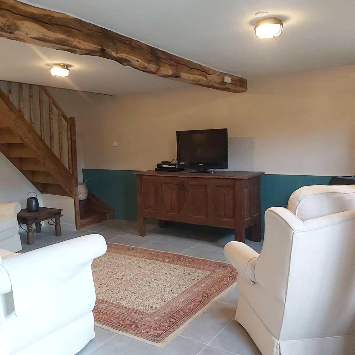 Beautiful 2 Bed Cottage With Swimming Pool Pageas Room photo